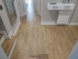 TARIMA LAMINADA QUICK STEP IMPRESSIVE IM1848 Y REVESTIMIENTO DE ESCALERA