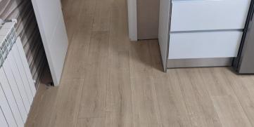 ¿Puede ser la misma tarima para el baño y para la cocina?