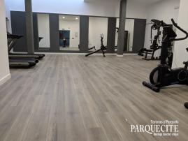 TARIMA LAMINADA AC5 KRONOTEX COTTAGE ROBLE CAROLINA EN GIMNASIO EN VALDEMORO(MADRID)