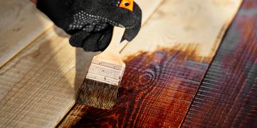 Tipos de barniz que se emplean al reparar tu parquet
