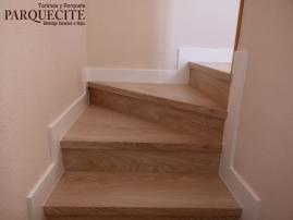 REVESTIMIENTO DE ESCALERA CON TARIMA LAMINADA TARKETT ROBLE CURTIDO V2