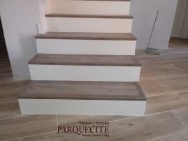REVESTIMIENTO DE ESCALERA CON TARIMA LAMINADA KRONOSWISS ROBLE RIFT