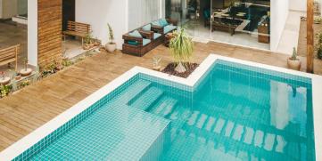 Qué características tienen las tarimas para piscinas